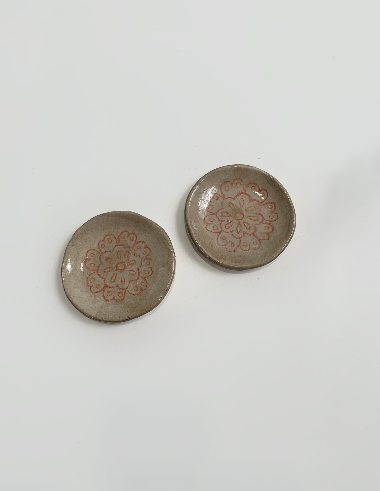 Platos pequeños flores